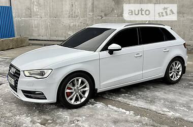 Хэтчбек Audi A3 2013 в 
