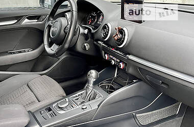 Хэтчбек Audi A3 2013 в 