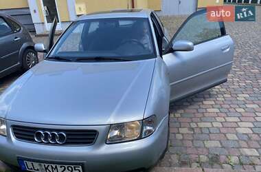 Хэтчбек Audi A3 2000 в 