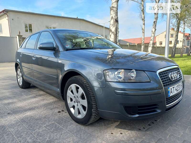 Хэтчбек Audi A3 2004 в 