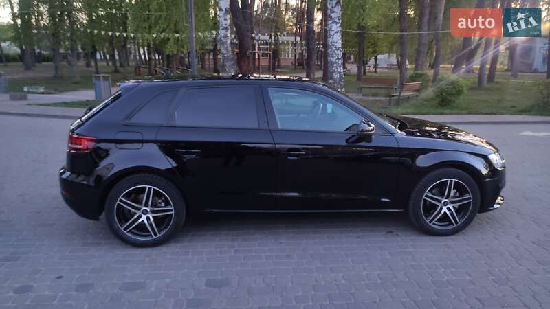 Хетчбек Audi A3 2016 в Києві