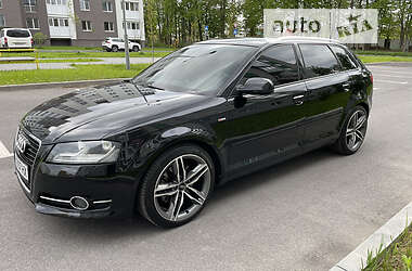 Хэтчбек Audi A3 2011 в 