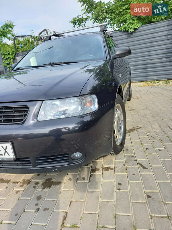 Хэтчбек Audi A3 2001 в 