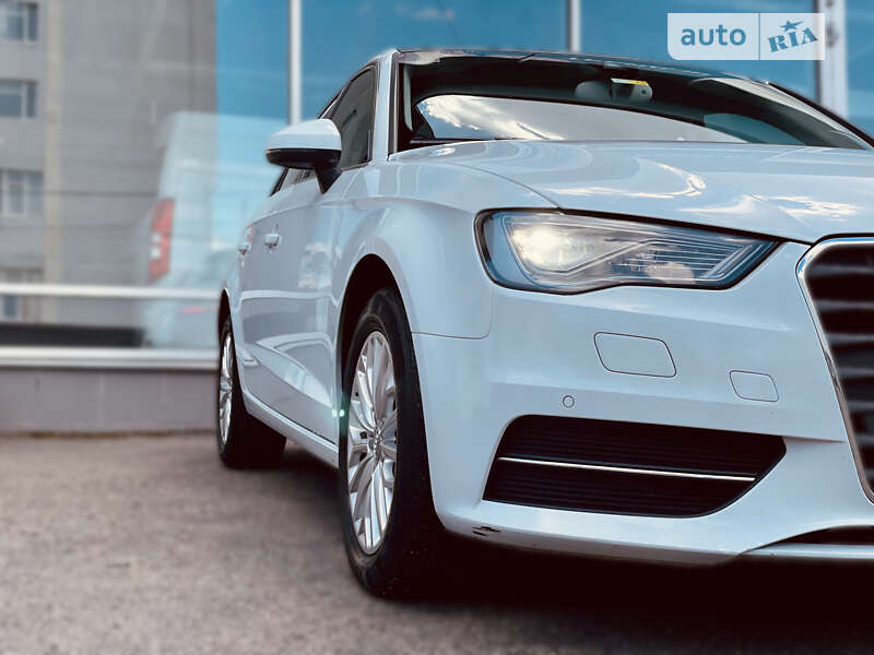 Хэтчбек Audi A3 2015 в Одессе
