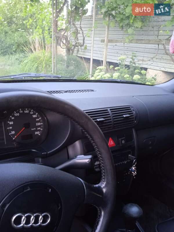 Хэтчбек Audi A3 1997 в Раздельной