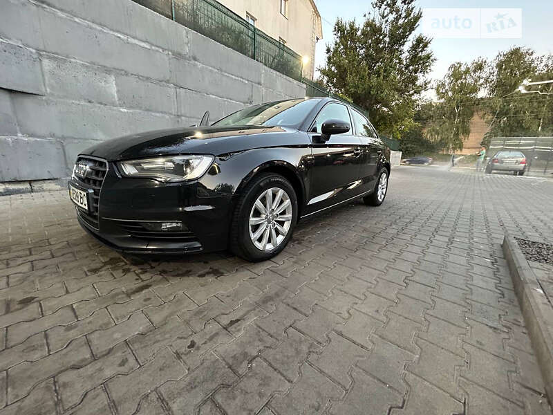 Седан Audi A3 2015 в 