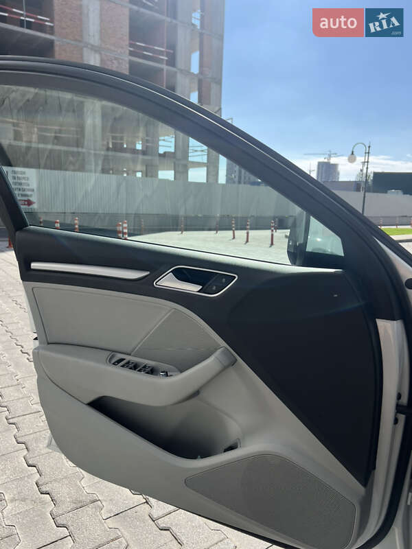 Седан Audi A3 2016 в Киеве