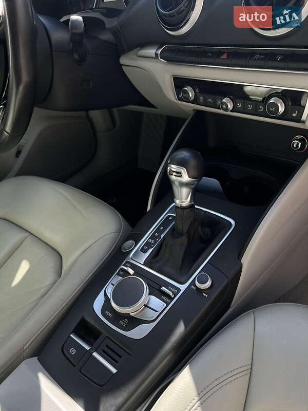 Седан Audi A3 2016 в Киеве