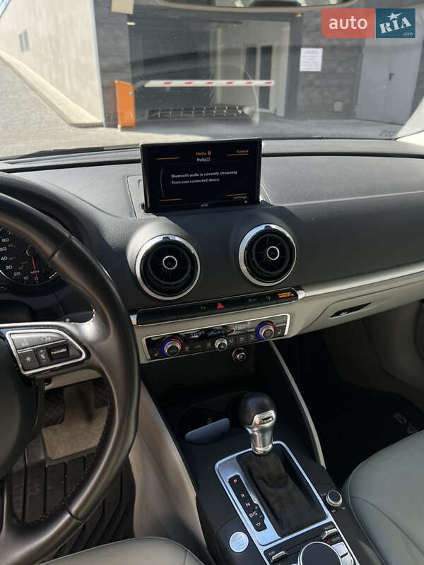 Седан Audi A3 2016 в Киеве