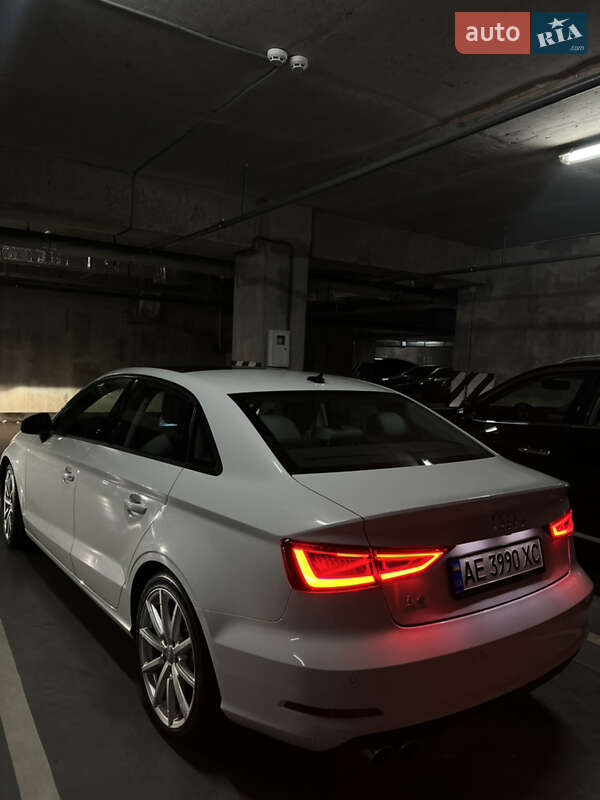Седан Audi A3 2016 в Киеве