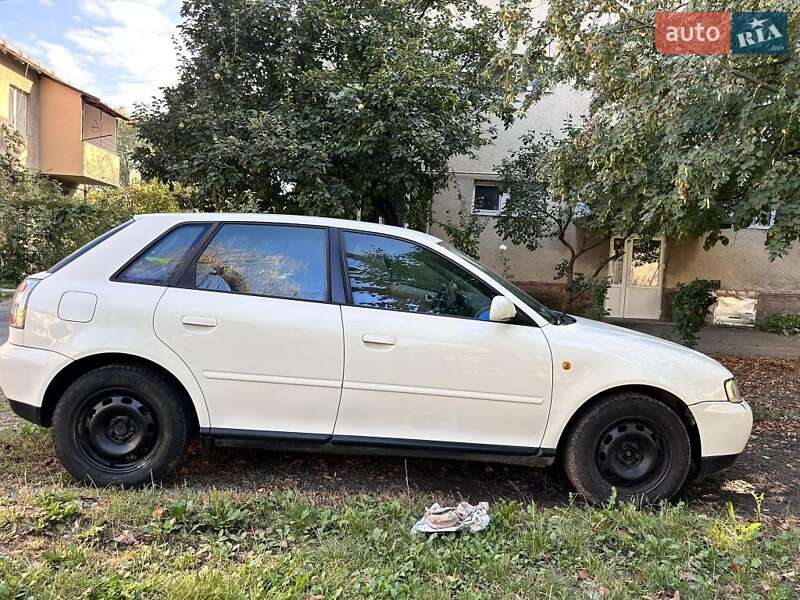 Хэтчбек Audi A3 2000 в Берегово