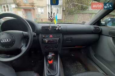 Хетчбек Audi A3 1998 в Мукачевому