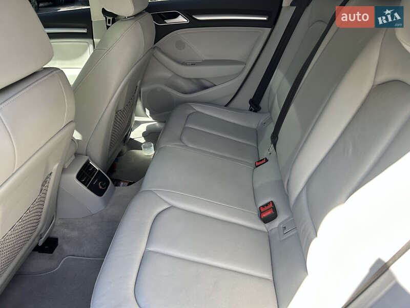 Седан Audi A3 2015 в Запорожье