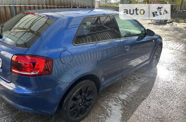 Хэтчбек Audi A3 2003 в 