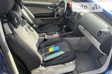 Хэтчбек Audi A3 2003 в 