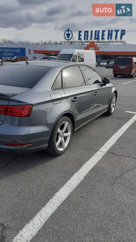 Седан Audi A3 2015 в Ужгороде