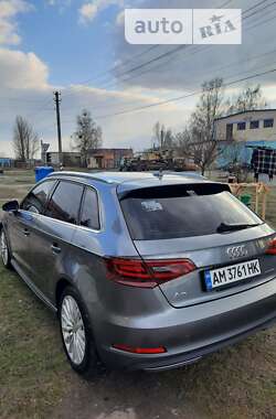 Хетчбек Audi A3 2015 в Романіву