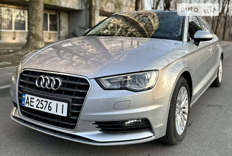 Седан Audi A3 2016 в Днепре