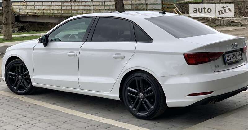 Седан Audi A3 2019 в Сваляве