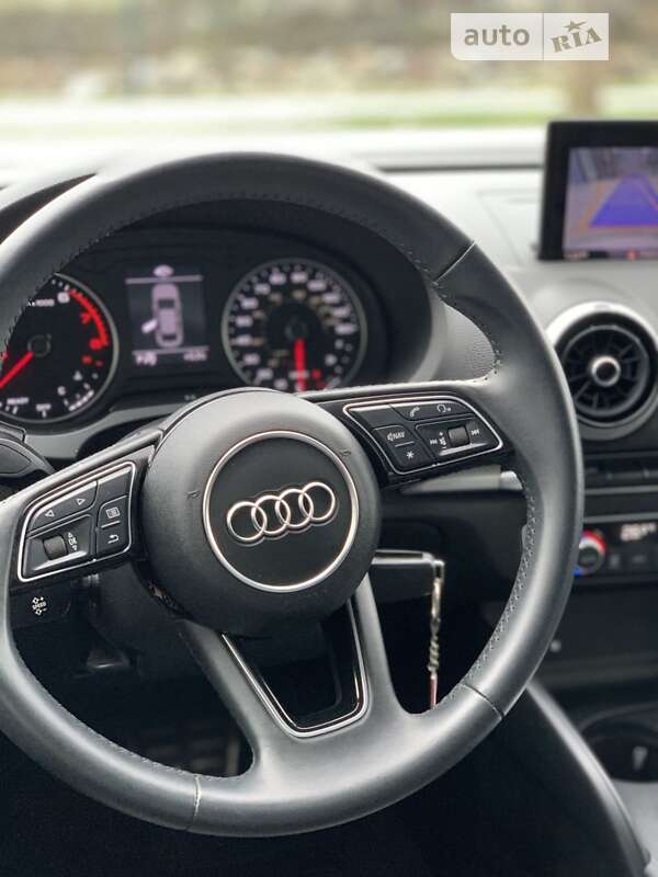 Седан Audi A3 2019 в Сваляве