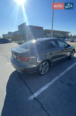 Седан Audi A3 2016 в Запоріжжі