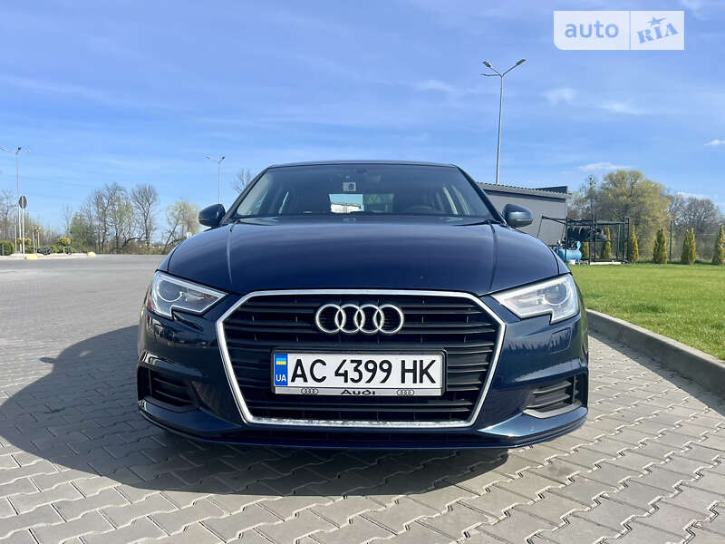 Седан Audi A3 2018 в Луцке