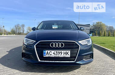 Седан Audi A3 2018 в Луцке