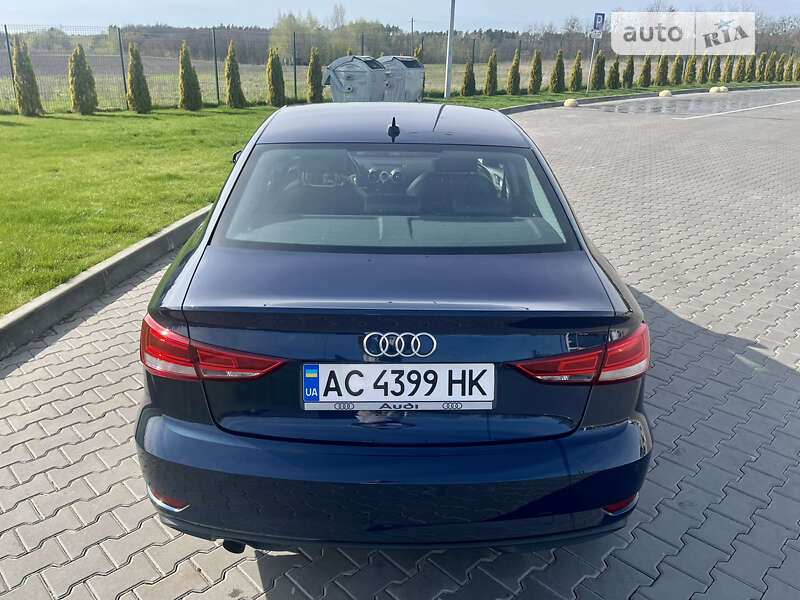 Седан Audi A3 2018 в Луцке