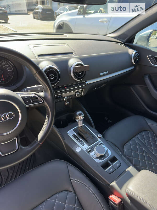 Кабриолет Audi A3 2016 в Киеве