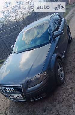 Хэтчбек Audi A3 2004 в 