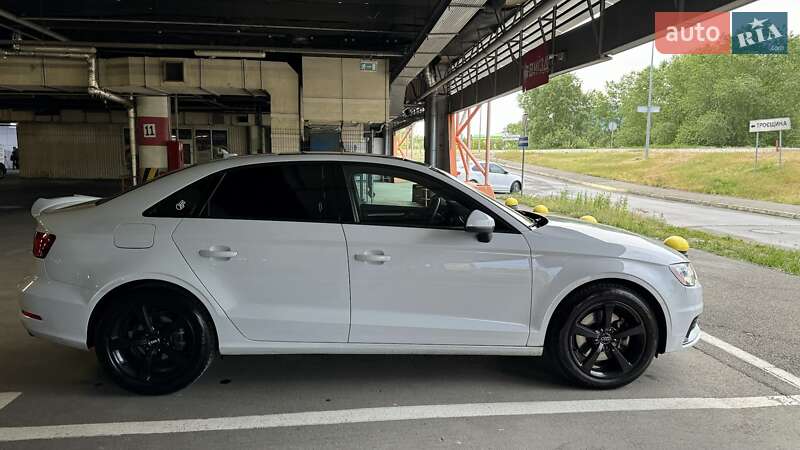 Седан Audi A3 2016 в Львове
