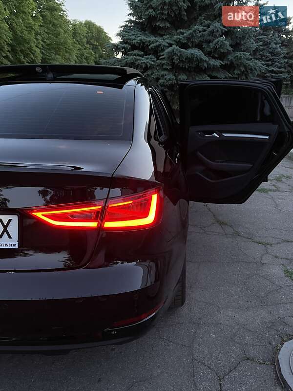 Седан Audi A3 2015 в Кривом Роге