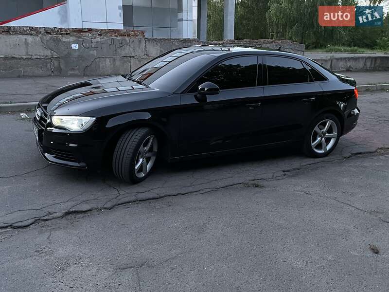 Седан Audi A3 2015 в Кривом Роге