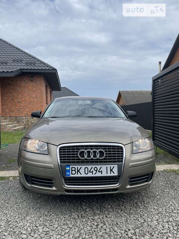 Хетчбек Audi A3 2004 в Вараші