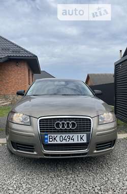 Хетчбек Audi A3 2004 в Вараші