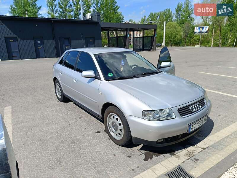 Хэтчбек Audi A3 2002 в Надворной