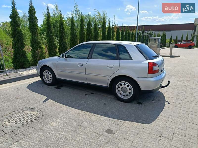 Хэтчбек Audi A3 2002 в Надворной