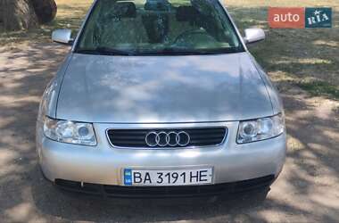 Хетчбек Audi A3 2001 в 