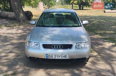 Хетчбек Audi A3 2001 в 