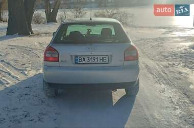 Хетчбек Audi A3 2001 в 