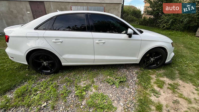Седан Audi A3 2015 в Золочеве