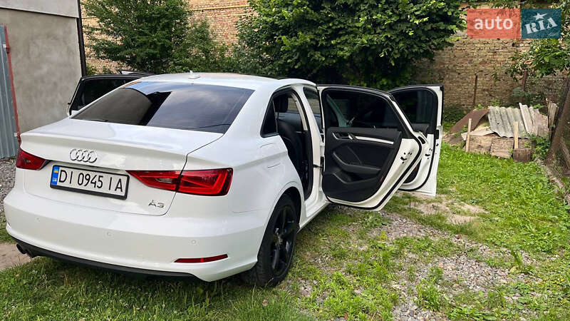 Седан Audi A3 2015 в Золочеве