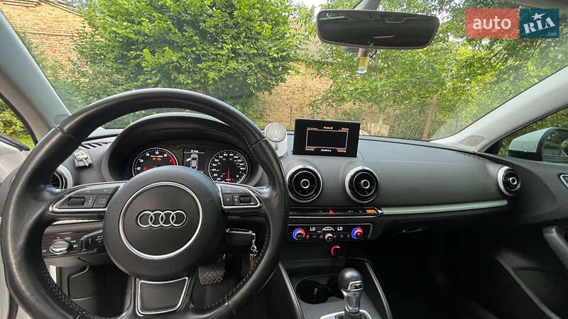 Седан Audi A3 2015 в Золочеве