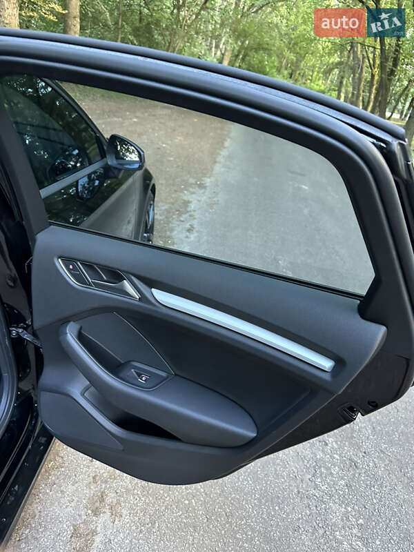 Седан Audi A3 2015 в Киеве