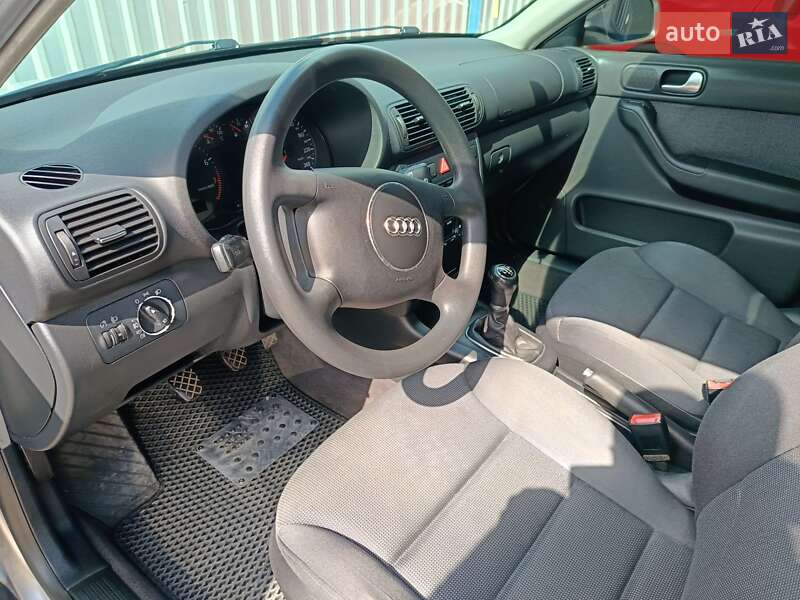 Хэтчбек Audi A3 2002 в Надворной