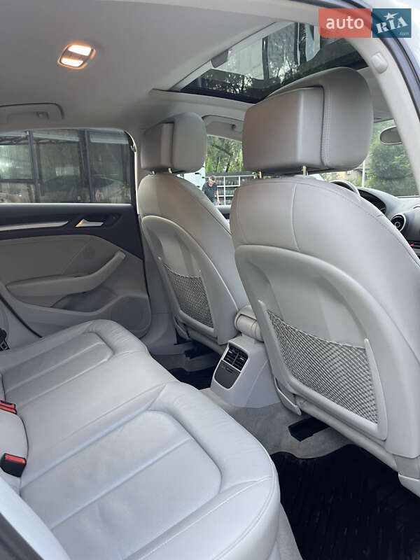 Седан Audi A3 2015 в Львові