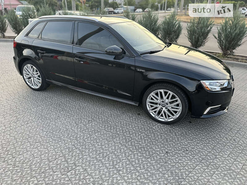 Хэтчбек Audi A3 2017 в Полтаве