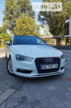 Седан Audi A3 2016 в Дніпрі