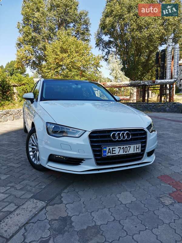 Седан Audi A3 2016 в Дніпрі