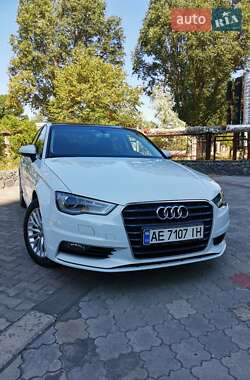 Седан Audi A3 2016 в Дніпрі